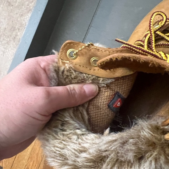 Timberland Brown Boots with Fur Trim - Picture 3 of 9